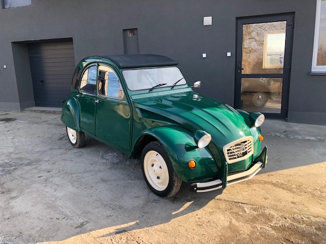 citroen-2cv-classistock